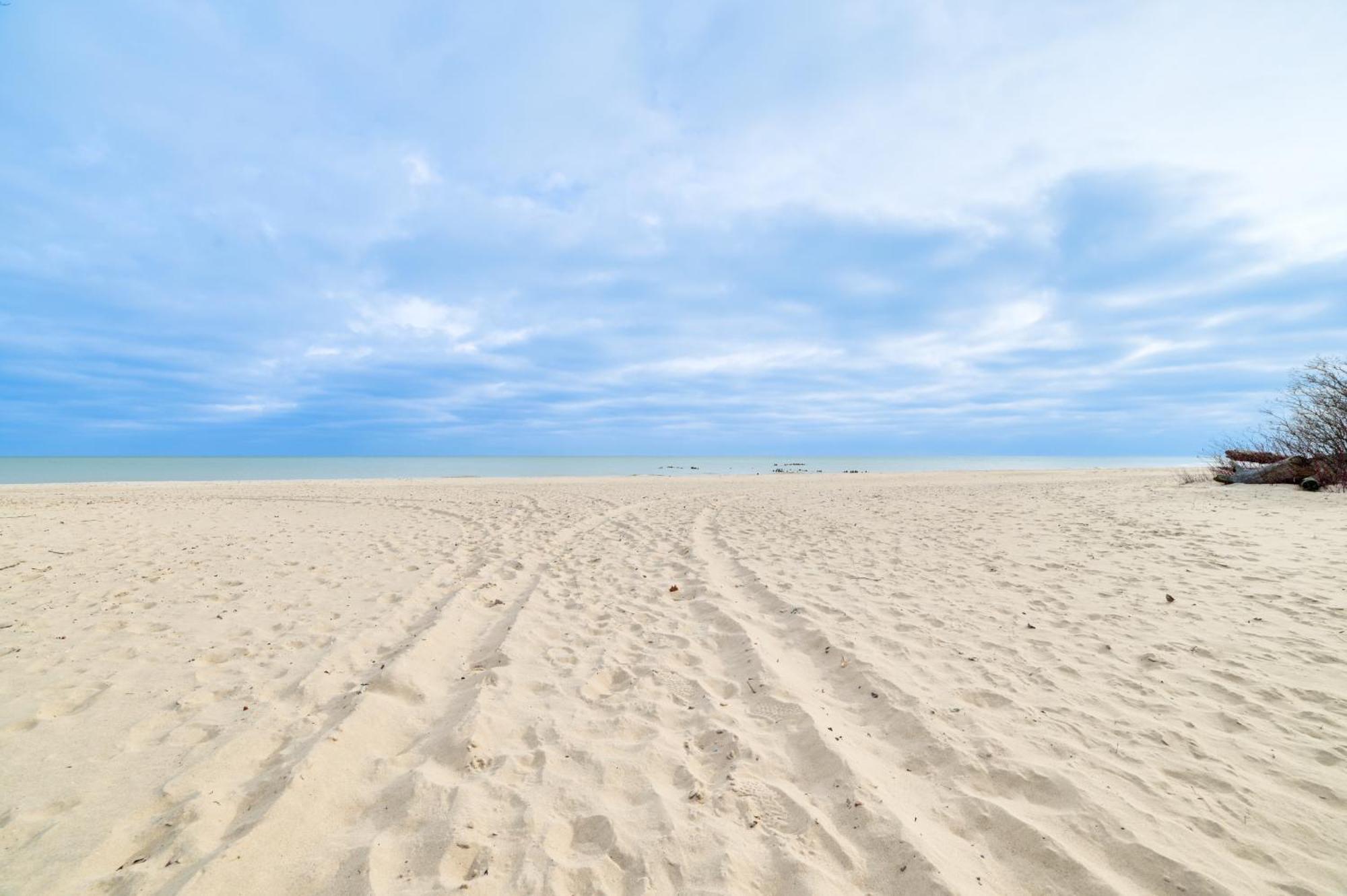 Scenic Evans Hideaway Steps To Lake Huron! Oscoda エクステリア 写真