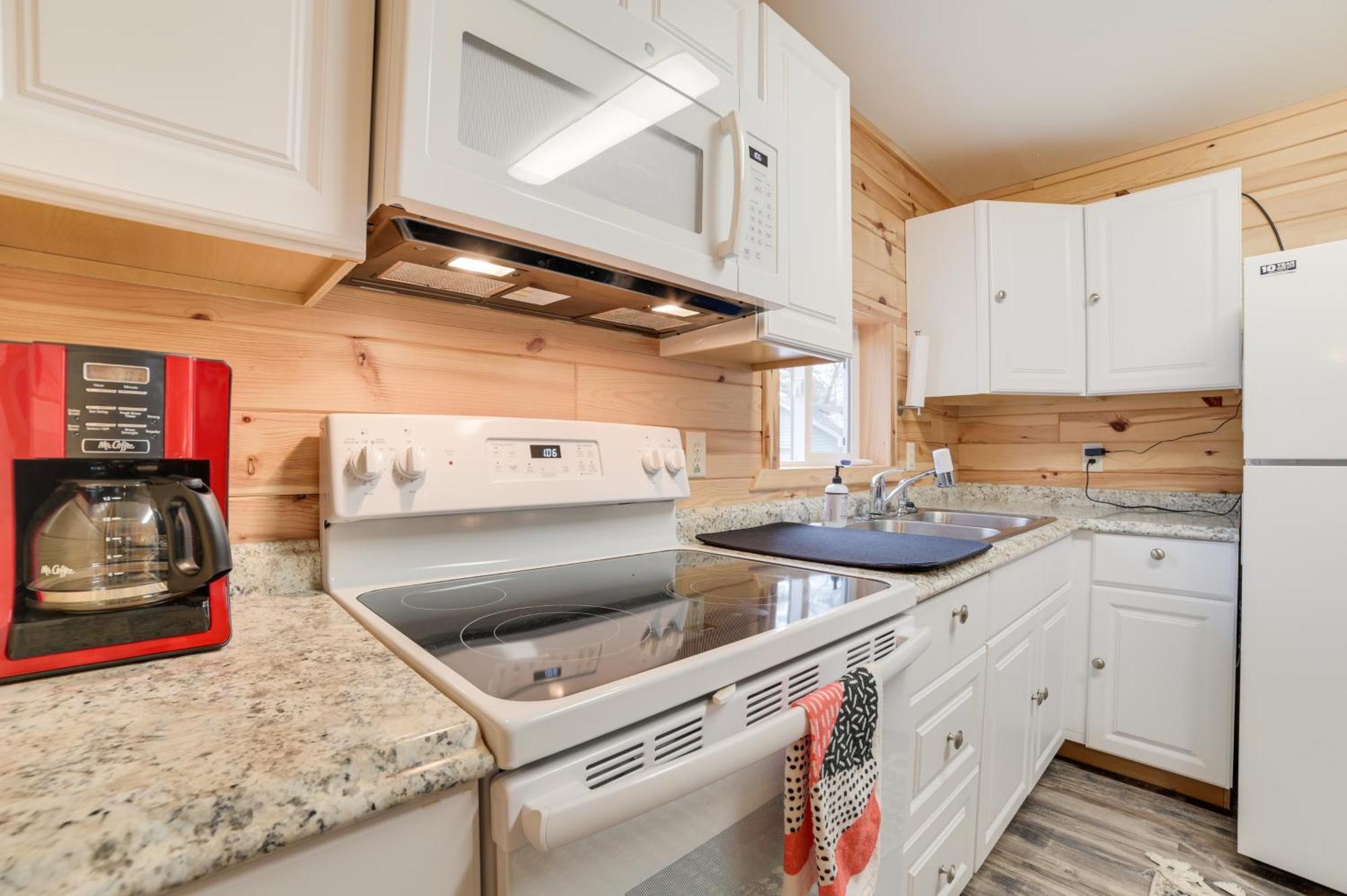 Scenic Evans Hideaway Steps To Lake Huron! Oscoda エクステリア 写真